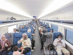 Melaju Melebihi 300 KM/h, KA Cepat Whoosh Tetap Nyaman
