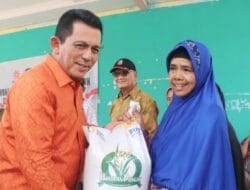 Gubernur Kepri Serahkan Bantuan Beras Tahap II di Nongsa Batam