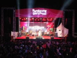 Sederet Artis Ibu Kota Dihadirkan Telkomsel di Lapangan Pakisaji Malang