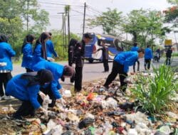 Merasa Tersentuh Sampah Menumpuk, Mahasiswa INSTBUNAS Gotong Royong Membersihkan Sampah Di Sekitar TMP Sawala