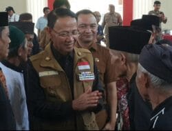 Bupati Majalengka Memberikan Insentif Kepada Para Kuncen, Komitmen Pemkab Majalengka Dalam Mendukung Serta Memberdayakan Para Pelaku Pelestari Situs Cagar Budaya