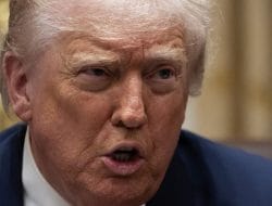 Trump Perintahkan Jual Aset Chip Milik WN China