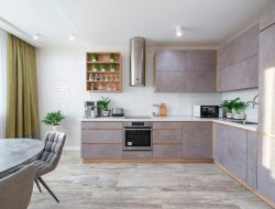 7 Desain Meja Dapur L: Awet, Hemat Ruang, Penuh Gaya