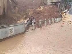 Tembok Terkikis Sungai, Ruko di Sukasari Nyaris Roboh