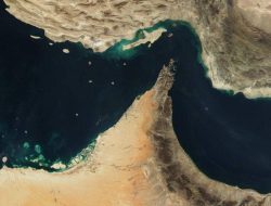 Dua Kapal Perang AS Lewati Selat Hormuz