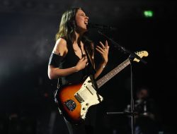 Wolf Alice Shine as Britain’s Finest Band in Latest Live Performance