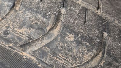 Ban mobil aus dan tidak merata? Cek tanda ini untuk lihat kondisinya