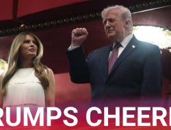 Trump Couple Receives Standing Ovation at Kennedy Centre Surprise Visit