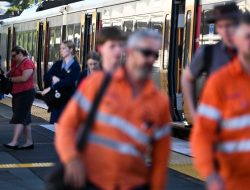 Rail megaproject faces strike threat