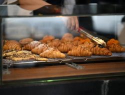 6 tips hemat biaya kemasan makanan saat harga plastik melonjak