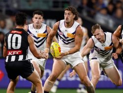 Fremantle’s Leaders Rise as Improved Eagles Fight Back