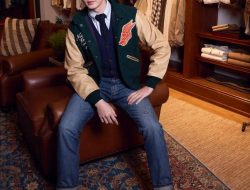 8 gaya kasual Zee Pruk dengan jeans hitam untuk hangout