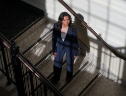 Students pivot to ‘AI-proof’ majors as colleges adapt