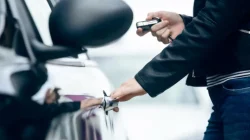 Orang yang Selalu Mengunci Mobil Dua Kali Punya 7 Ciri Kepribadian Ini, Kata Psikologi