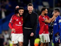 Carrick celebrates United’s gritty victory over Chelsea