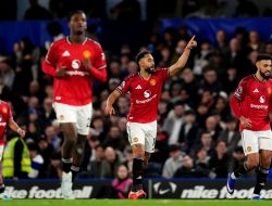 Man Utd boost Champions League hopes with narrow win over struggling Chelsea