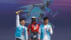 Robot shatters half-marathon world record in Beijing