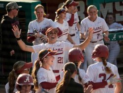Alabama softball sweeps Kentucky, shares SEC lead with Oklahoma