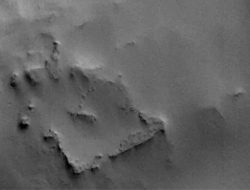 NASA Spots Mysterious Square on Mars That Went Viral Before Full Image Revealed