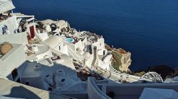 Santorini Imposes New Rules as Volcanic Activity Raises Concerns