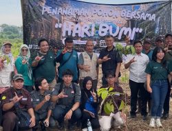 Aksi Nyata Selamatkan Bumi Dengan Tanam Ratusan bibit pohon produktif ditanam Diruas Jalan Bomang Bogor