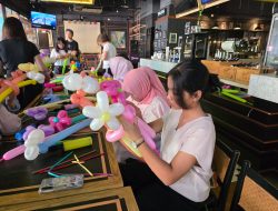 Semangat Kartini, Workshop Buket Balon di Surabaya Jadi Ajang Perempuan Berkarya dan Berdaya