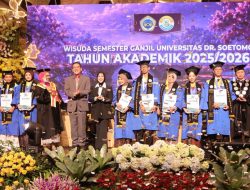 Unitomo Wisuda 972 Lulusan, Siap Ciptakan Lapangan Kerja