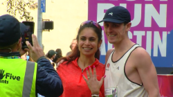 Austin Hedges proposes to girlfriend on field after victory