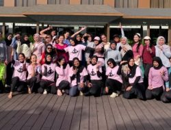 Puluhan Peserta Antusias Ikuti Outdoor Yoga di MYZE Hotel Sumenep