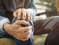 Knee Surgery Common, New Study Sparks Warnings