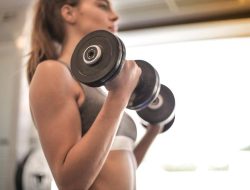 Apa Itu Strength Training? Manfaat, Jenis, dan Latihan yang Efektif