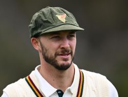 Bell joins in to help Aussie mate strike gold
