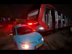 Kecelakaan KA Argo Bromo vs KRL di Bekasi, awal mula dari mobil listrik VinFast VF e34 yang mogok di tengah rel