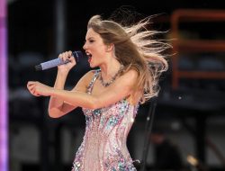 Taylor Swift Protects Her Signature Voice Phrases With Trademark