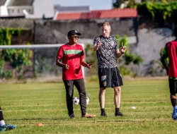 Klinik Tranmere Rovers Buka Jalur Baru untuk Pelatih Persebaya Surabaya Berkualitas Eropa