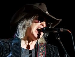 How a Hollywood Star’s Pics Sparked the Waterboys’ New Album