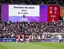 Shearer condemns VAR after contentious call spares Arsenal