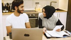 7 cara diskusi memulai bisnis sampingan bersama pasangan