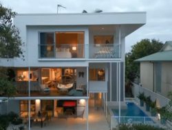 Cozy charm and light: Holiday home for sale in Kingscliff