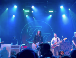 Foo Fighters fans wait all night for secret gig at small venue