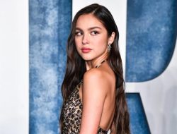 Olivia Rodrigo Hosts and Rocks ‘Saturday Night Live’ Tonight