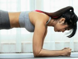 How long should you hold an abdominal plank to strengthen your core, glutes, and shoulders?