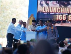 Pesan Prabowo Saat Panen Jagung di Tuban