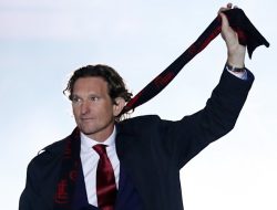 ‘I Would Love That Job’: James Hird Offers to Coach Essendon Again
