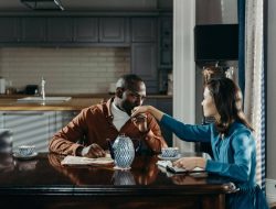 5 Tips Bijak Beri Saran ke Pasangan Tanpa Menyakiti