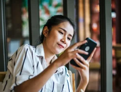 10 Hal yang Tidak Pernah Dibagikan Orang Bijak di Media Sosial, Berdasarkan Psikologi
