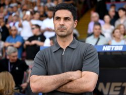 Emmanuel Eboue Warns Arteta Against Starting Timber and Lewis-Skelly vs PSG