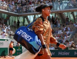 Naomi Osaka Tampil Glamor dengan Gaun Emas dan Menangkan French Open 2026