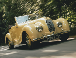 Discover the rare Bristol 400 drophead coupé