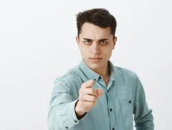 7 Sifat Kepribadian yang Mengungkap Ketidakpercayaan